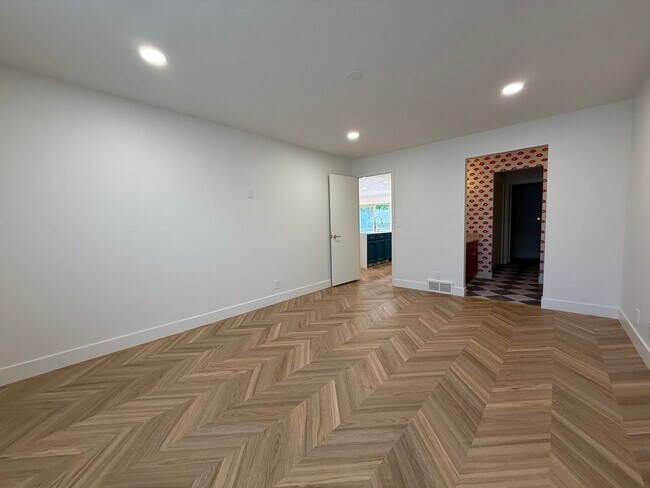 Building Photo - Beautifully Updated Home in Holladay