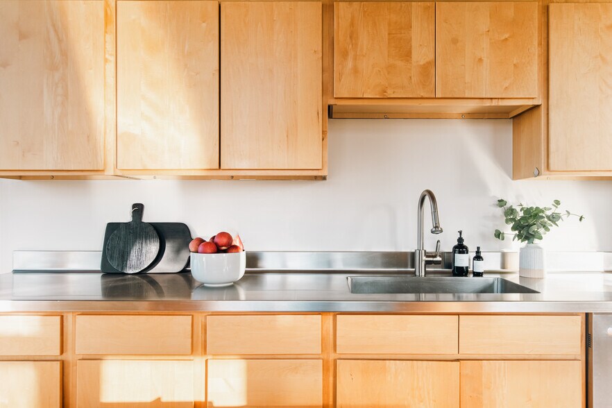 Building Photo - 2000 Little Raven St