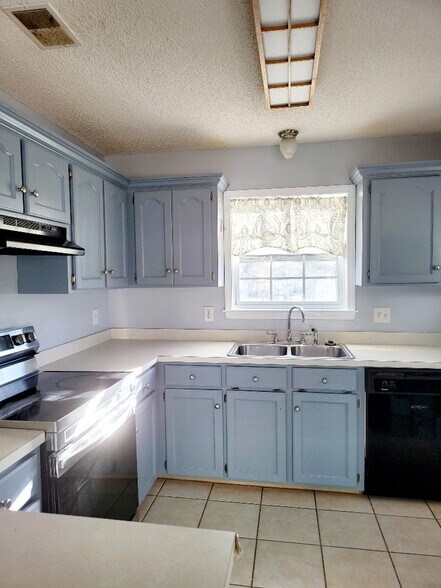 Building Photo - 114 Wild Fern Ct