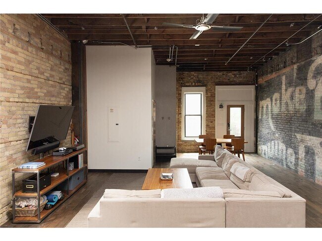 Building Photo - 211 N Washington Ave