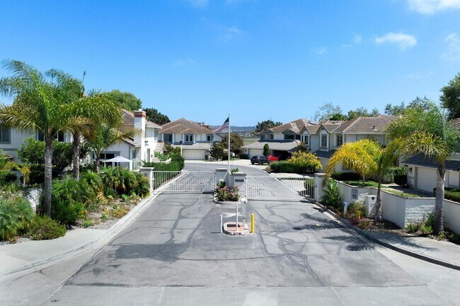 Building Photo - Immaculate 3 Bed, 2.5 Bath in Laguna Shores, Carlsbad!