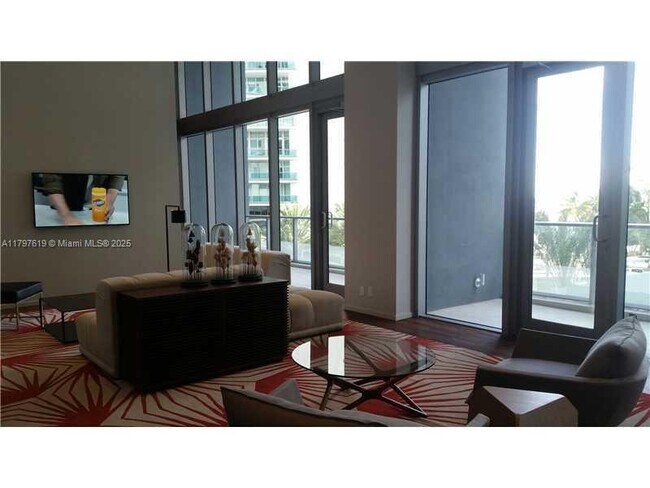 Building Photo - 1300 Brickell Bay Dr