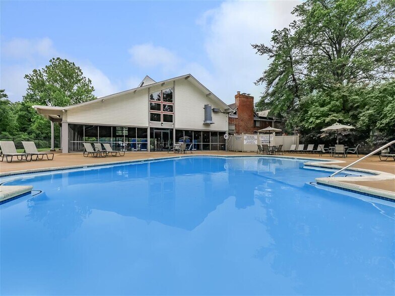 Whispering Hills Apartments 12545 Markaire Dr Saint Louis MO 63141