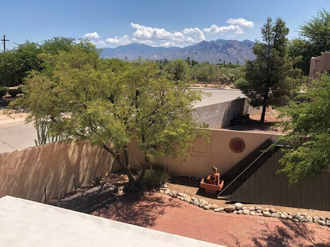 Building Photo - Beautiful Santa Fe Home on Large Corner Lot!