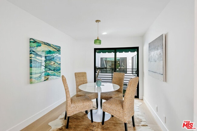 Building Photo - 6502 Dume Dr