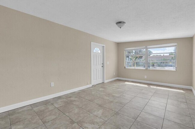 Building Photo - 333 72nd Ave