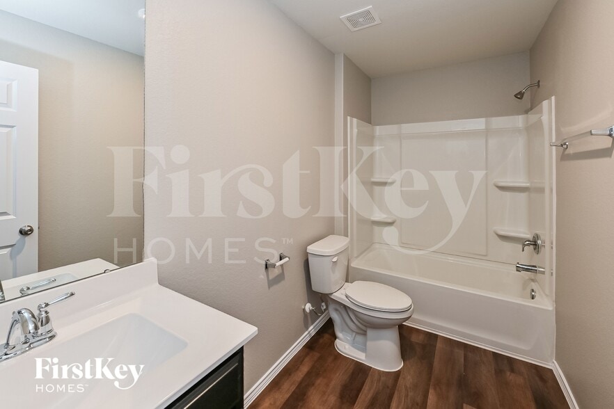 Building Photo - 5835 Big Bluestem Ln