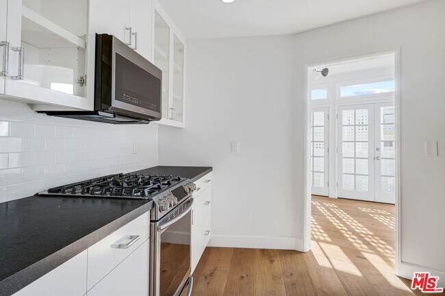 Building Photo - 11845 Mayfield Ave