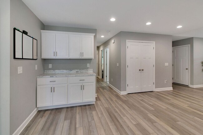 Building Photo - 110 War Admiral Ct