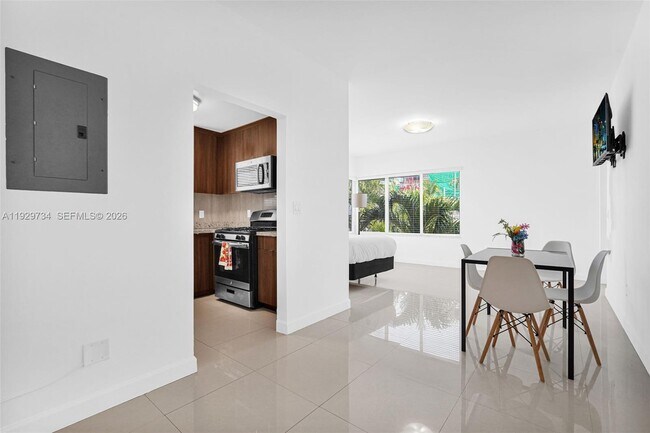 Building Photo - 1025 94th St