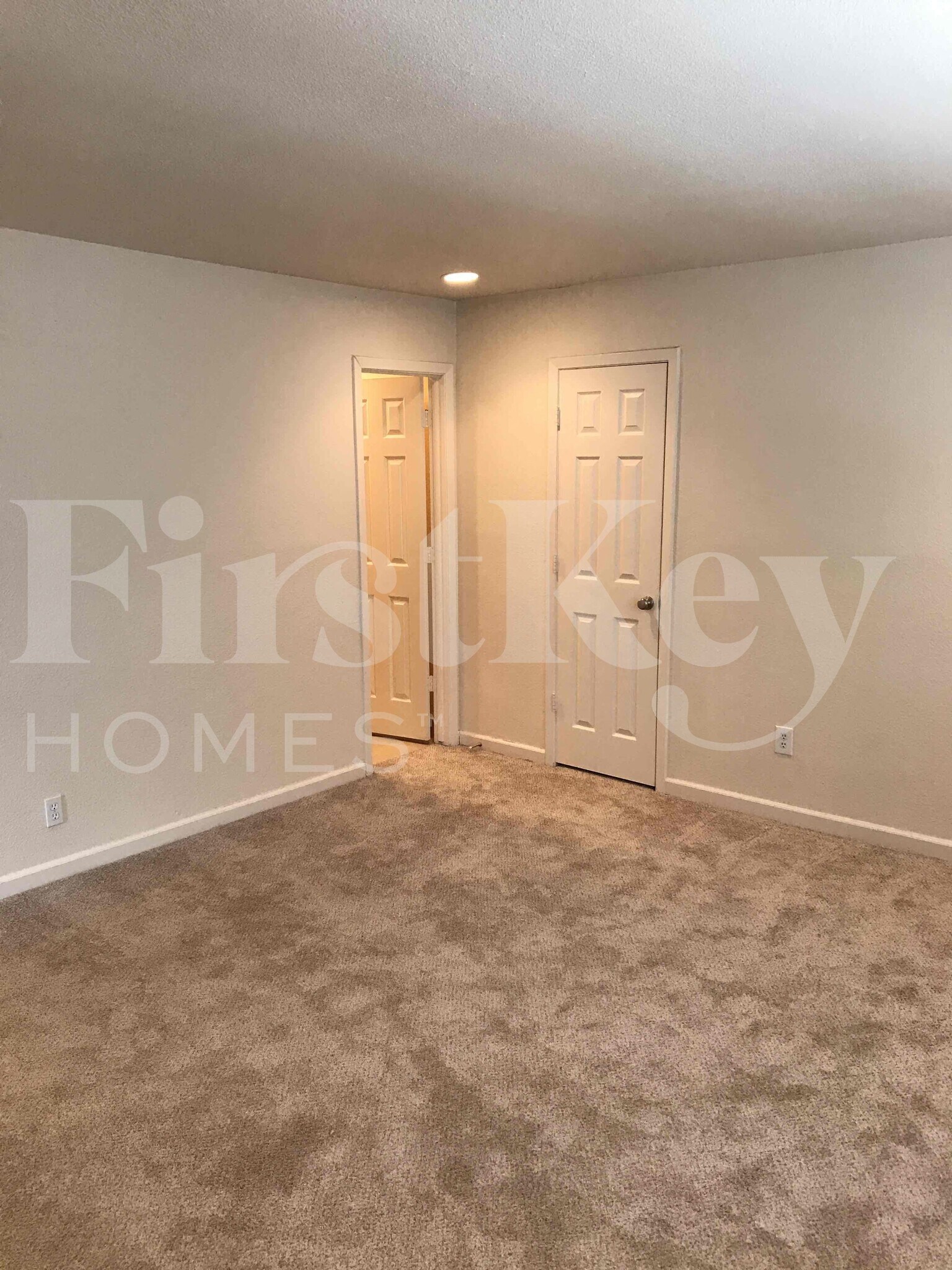 Building Photo - 1217 Meadow Creek Dr