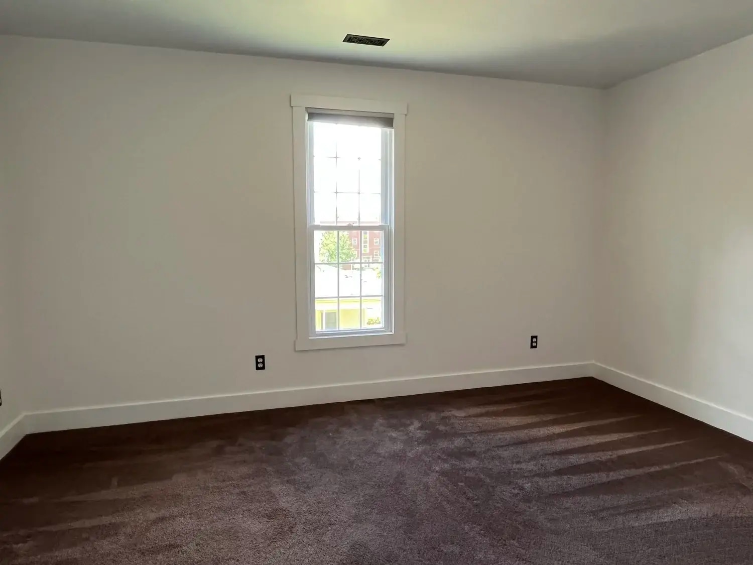 Building Photo - 723 E 10th St