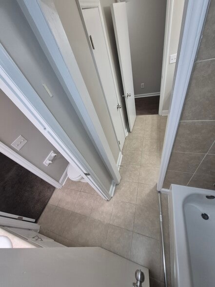 Building Photo - 2409 Amy Cir