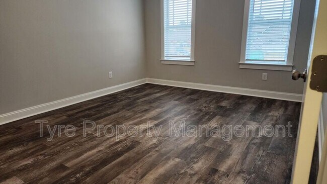 Building Photo - 1815 Fox Den Way