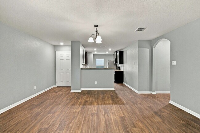 Building Photo - Spacious 4-Bedroom Home Near Lackland AFB with Private Backyard