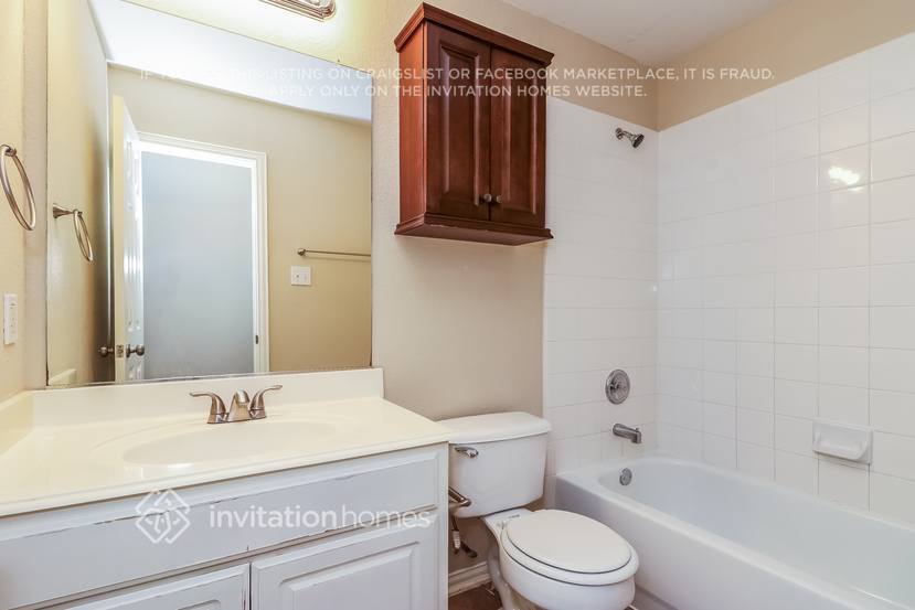 Building Photo - 5237 Bay View Dr