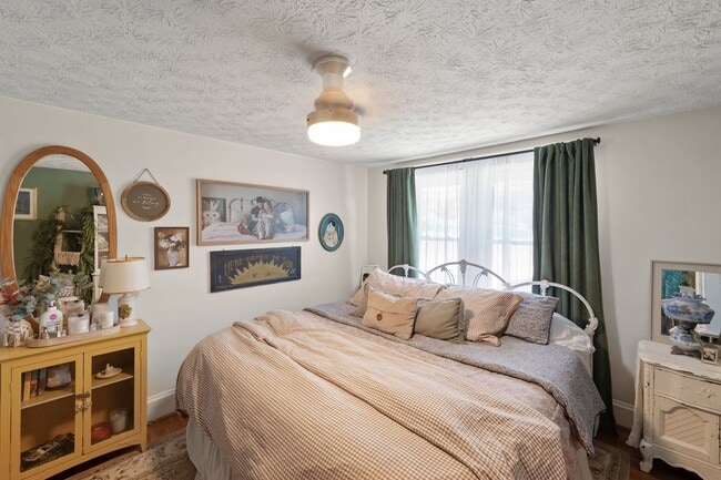 Building Photo - 308 W Main St