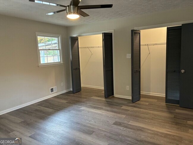 Building Photo - 6322 W Fayetteville Rd