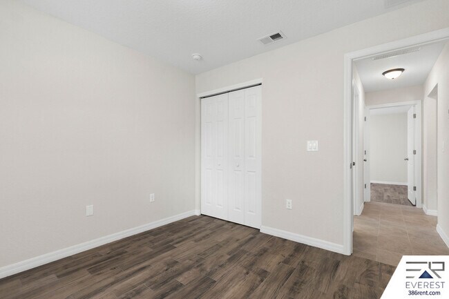 Building Photo - 734 Flora St