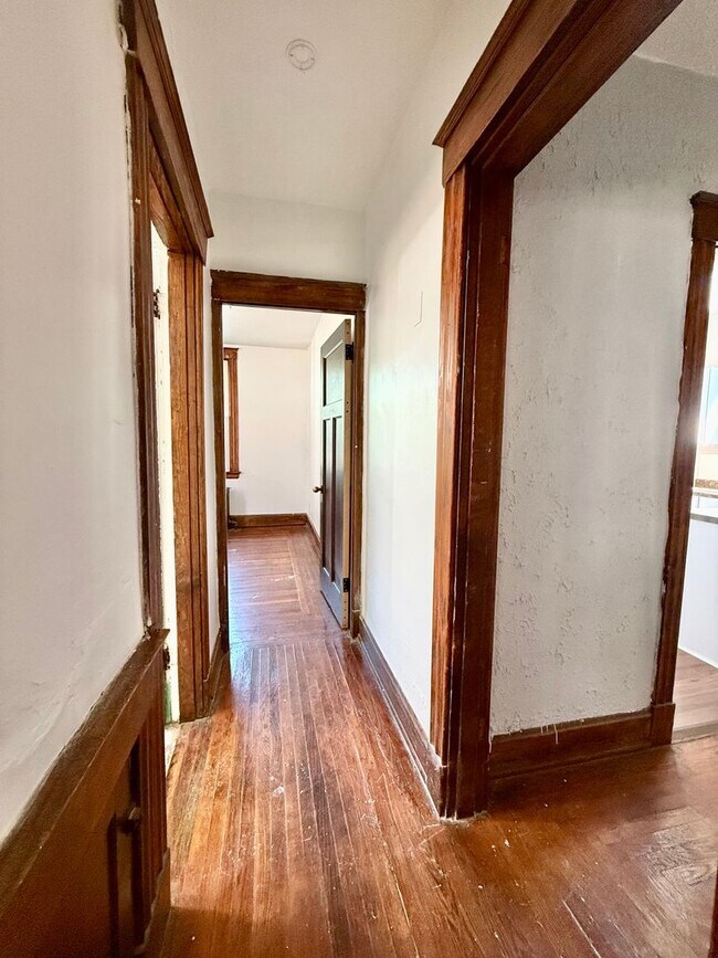 Building Photo - 548 Carplin Pl