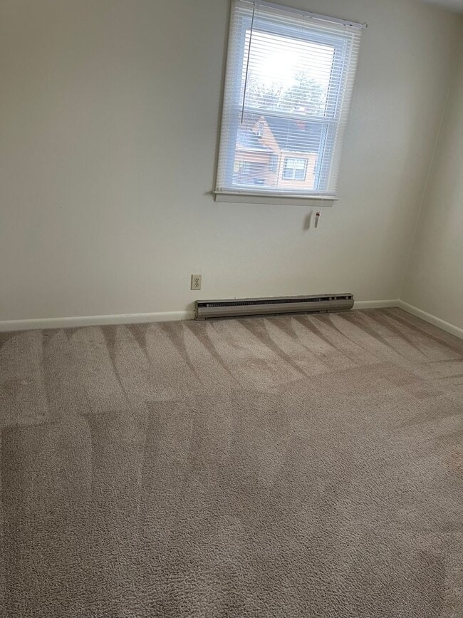 Building Photo - Apartment for Rent