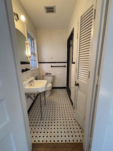 Building Photo - 3659 Highland Park Pl