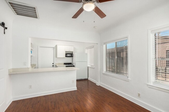 Building Photo - One Bedroom Single Family Home - Garfield District - First Month Free!