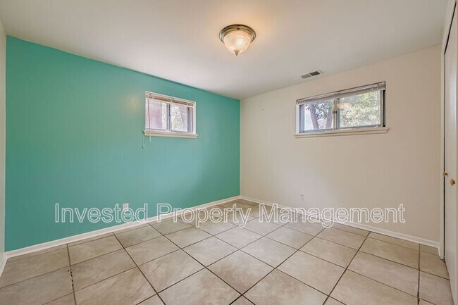 Building Photo - 536 Quentin St