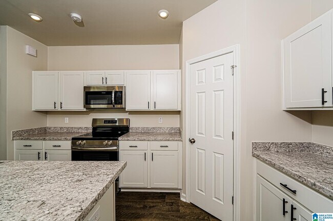 Building Photo - 832 Lora Ln