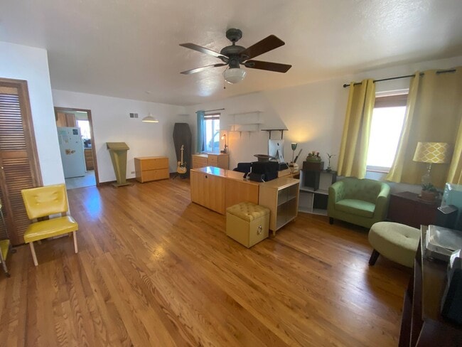 Building Photo - Awesome 2 bedroom Bungalow in Cory-Merill Neighborhood