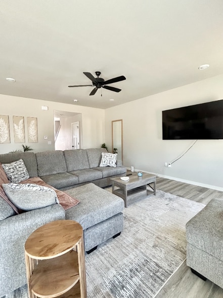 Building Photo - 1437 Winterberry Ln