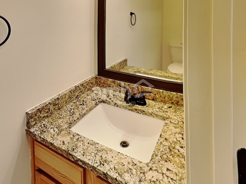 Building Photo - 1421 Juniper Hills Ln