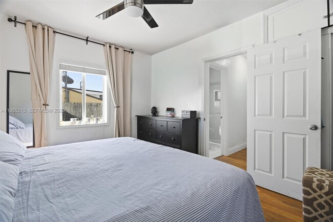 Building Photo - 104 SW 40th Ave