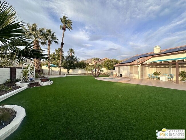 Building Photo - 9939 Vía Real