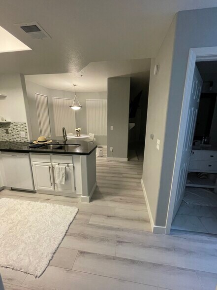 Building Photo - 11375 E Sahuaro Dr