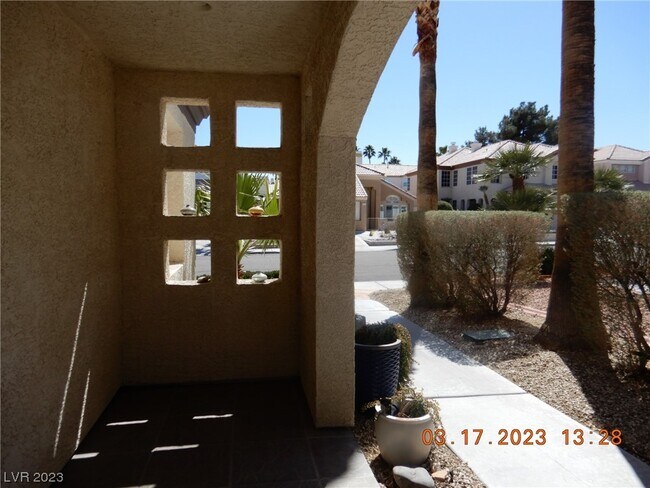Building Photo - 7840 Millhopper Ave