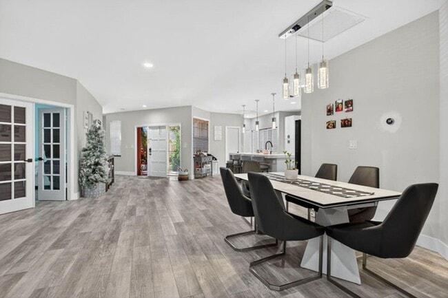 Building Photo - 11910 Glenmore Dr