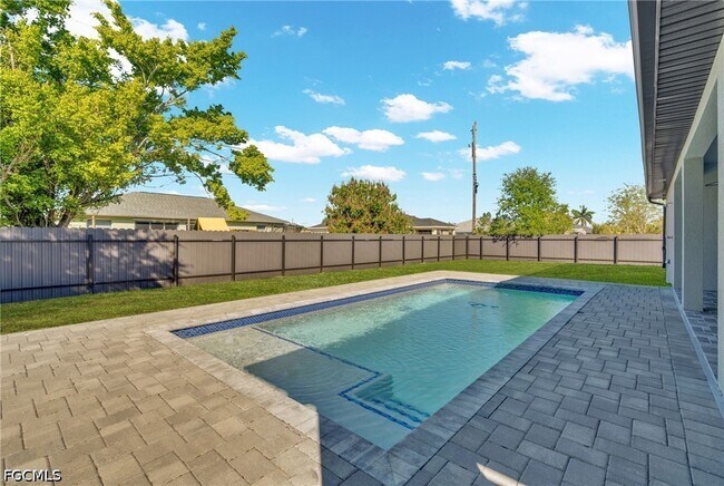 Building Photo - 118 NW 2nd Ave