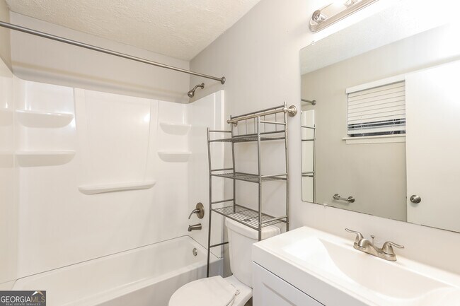 Building Photo - 661 Overlook Ct