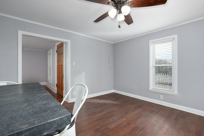 Building Photo - Charming Country Home — 4 Bed | 1 Bath | 1,500 Sq Ft
