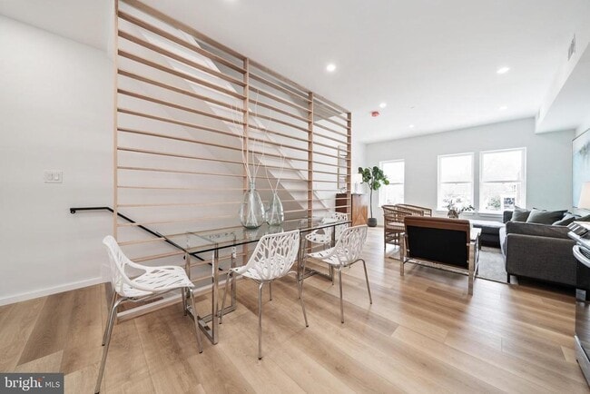 Building Photo - 750 19th St NE