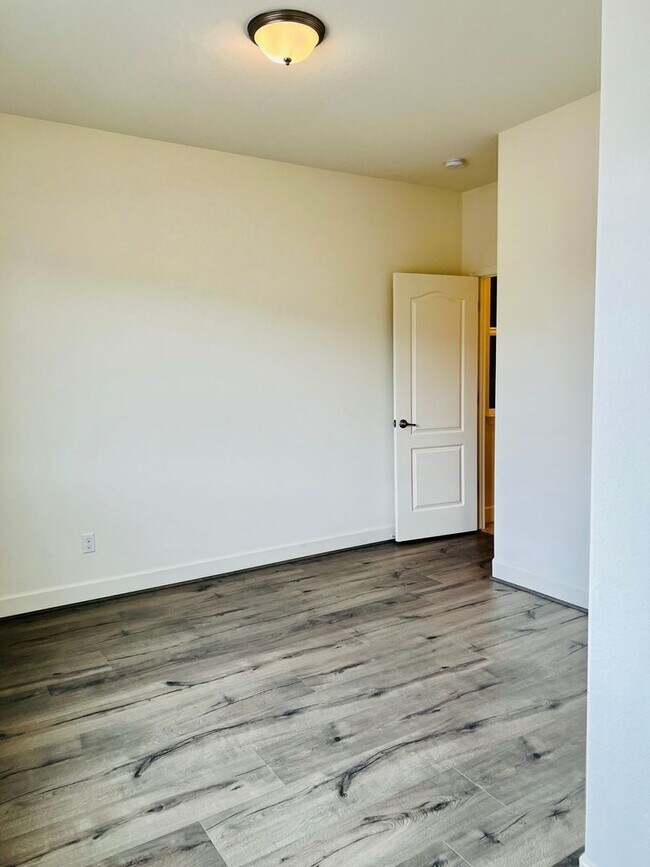 Building Photo - 1114 Lahontan Dr
