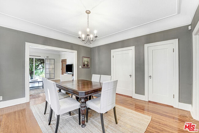 Building Photo - 619 N Plymouth Blvd