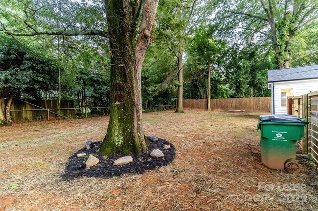 Building Photo - 3501 Eastway Dr