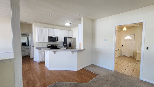 Building Photo - Sawyer Lakes