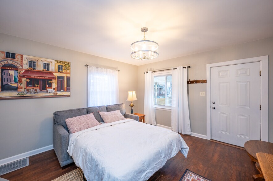 Building Photo - 1120 N Dearborn St