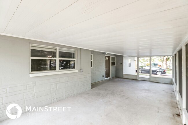 Building Photo - 7051 Lenox Dr
