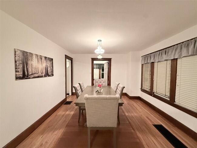 Building Photo - 498 Grand Ave