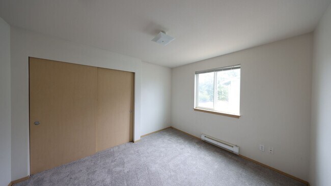 Building Photo - 1225 N Oak Harbor St
