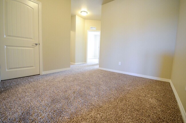 Building Photo - 3836 Manhattan Ave